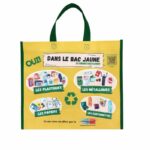sac jaune et vert avec informations sur le recyclage